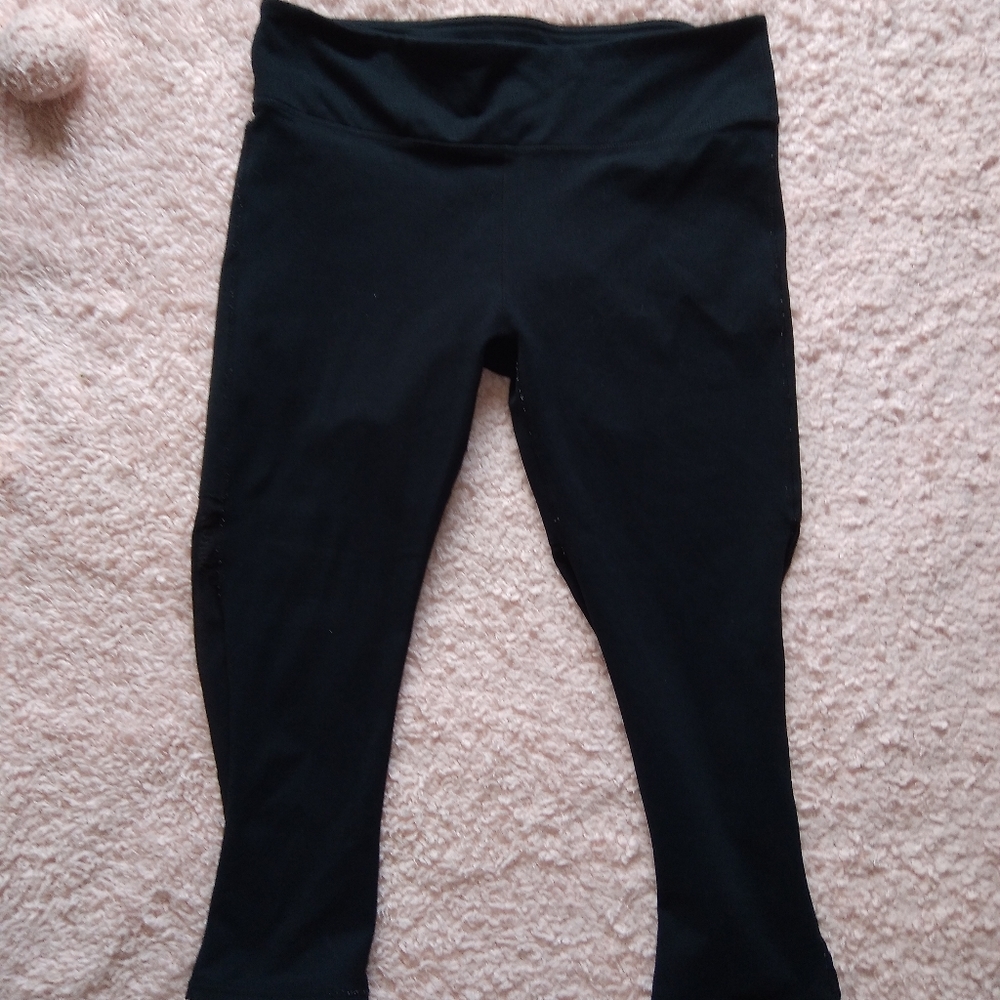 Black Fabletics Large Capri Leggings